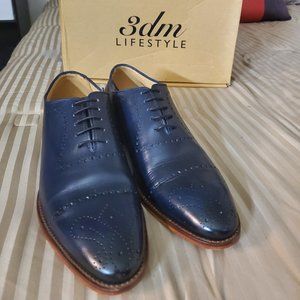 Custom-made leather shoes